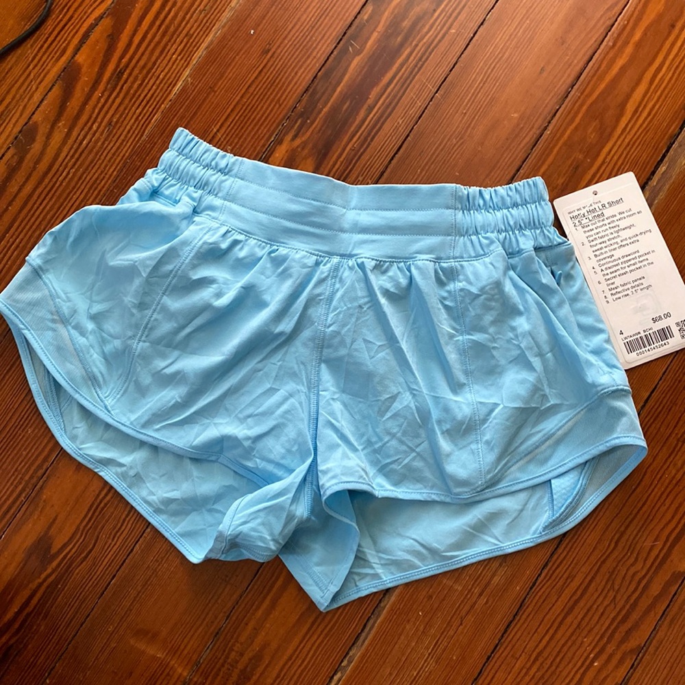 Size 4 hotty hot LR short 2.5”